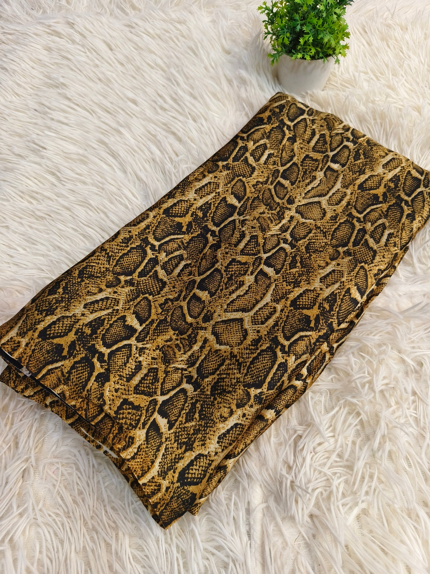 Cobra Print Elegant Retro saree
