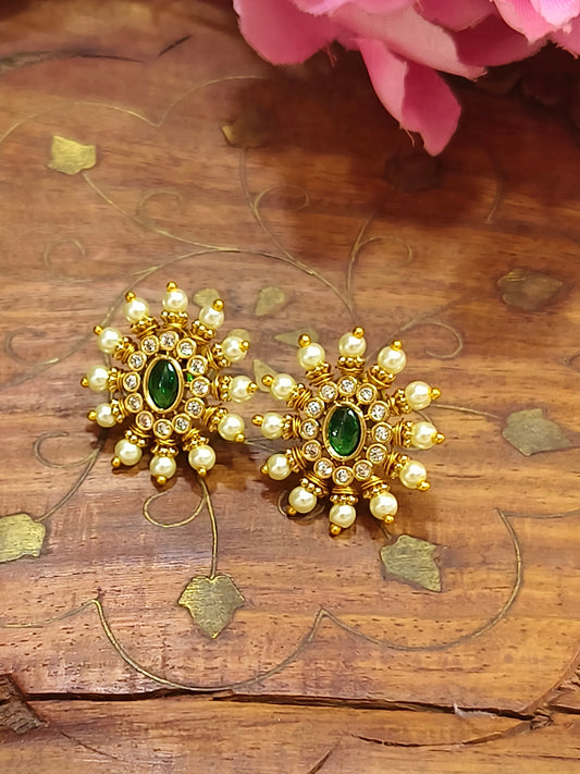 Green pearl stud