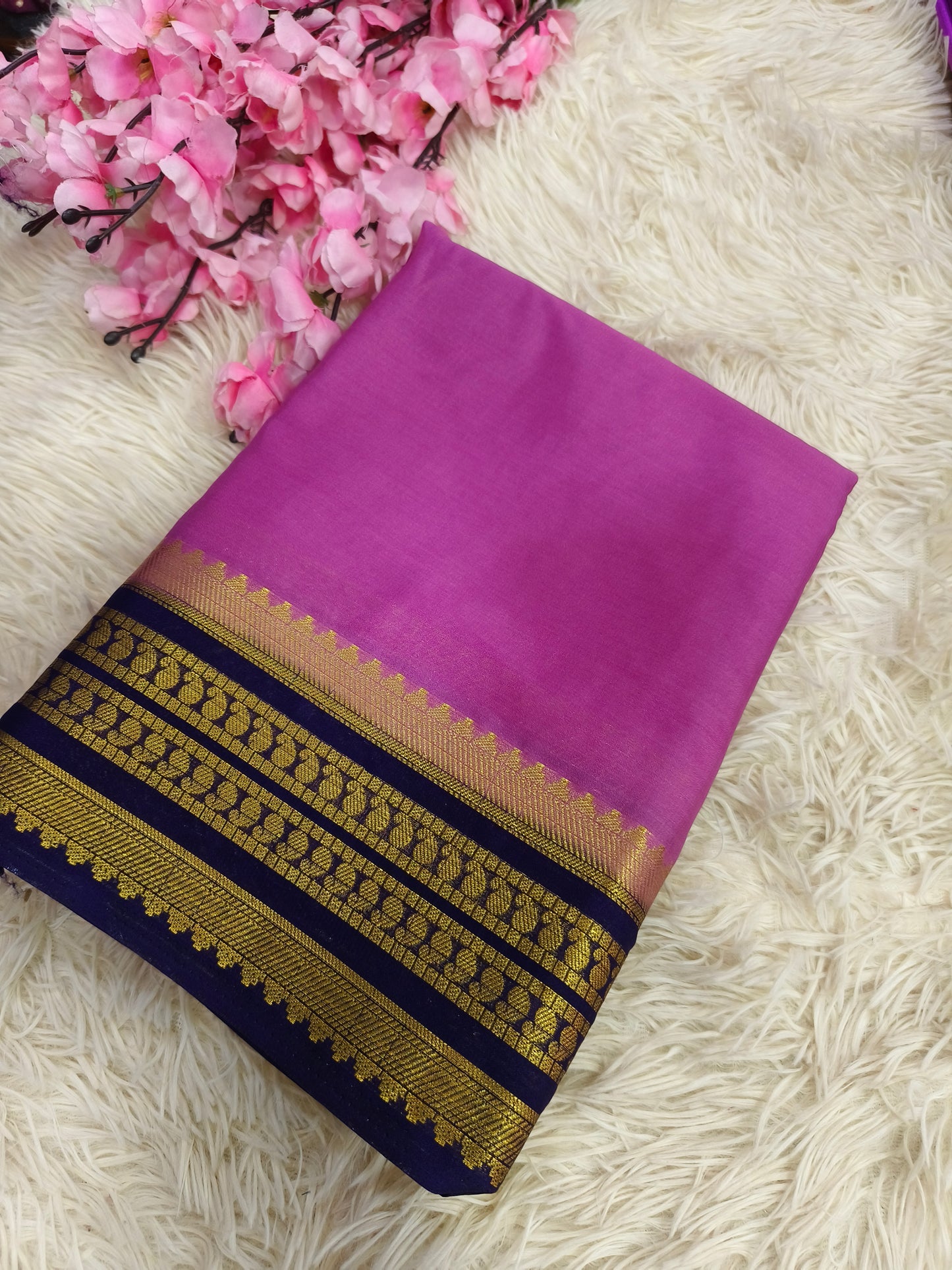 Lavender with Navy Blue semi Mysore crepe silk