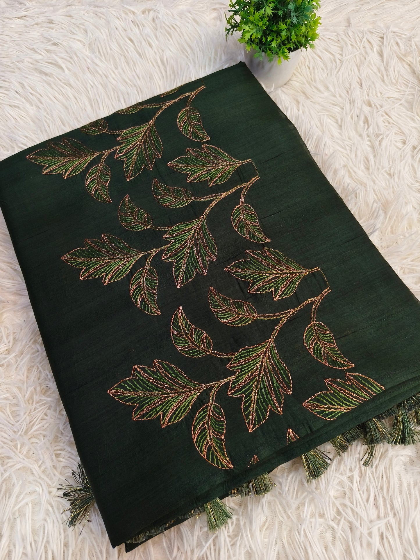 Bottle green Elegant Matka silk saree