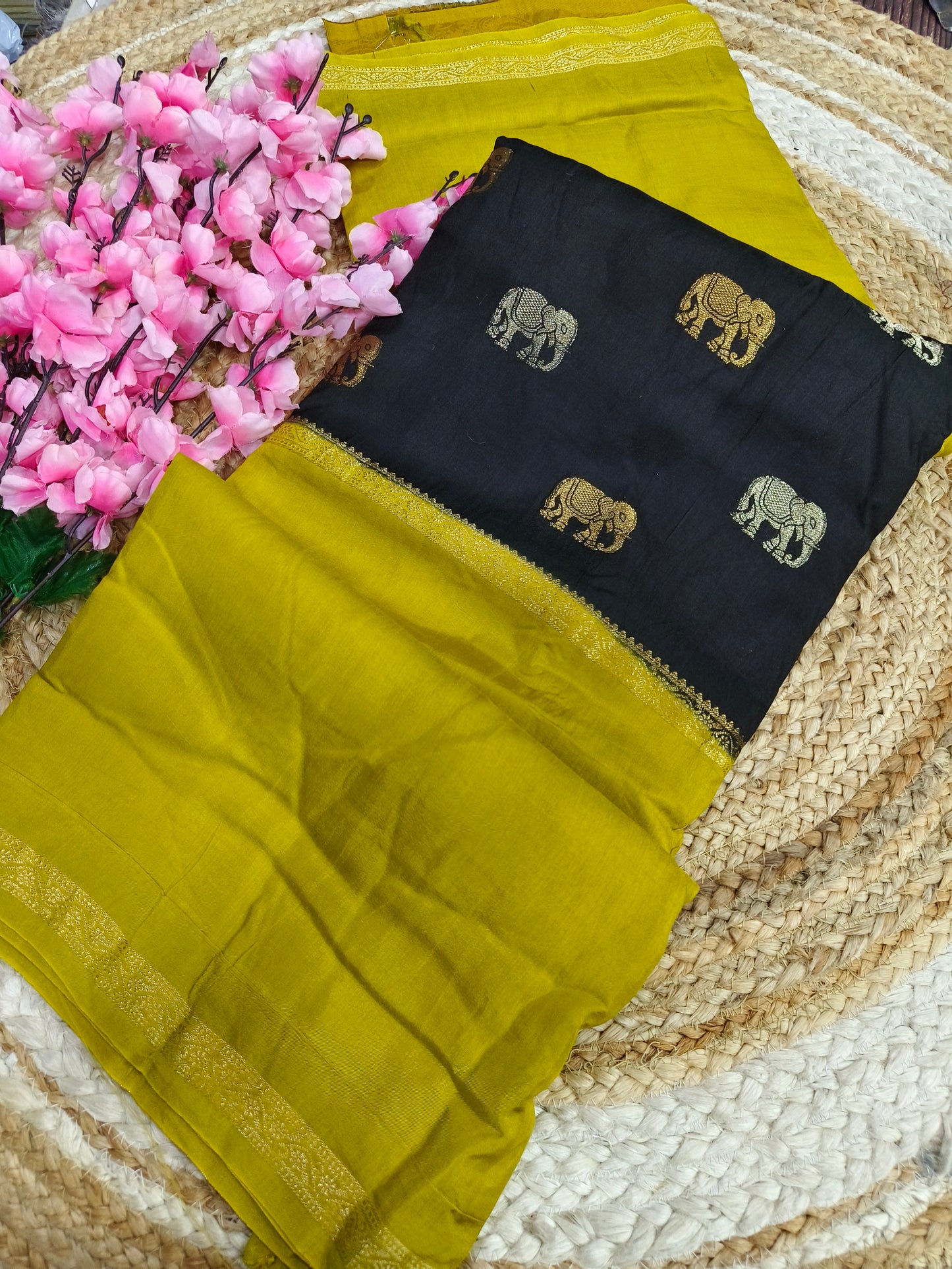 Mehandi green with black 2D Munga  crepe silk saree