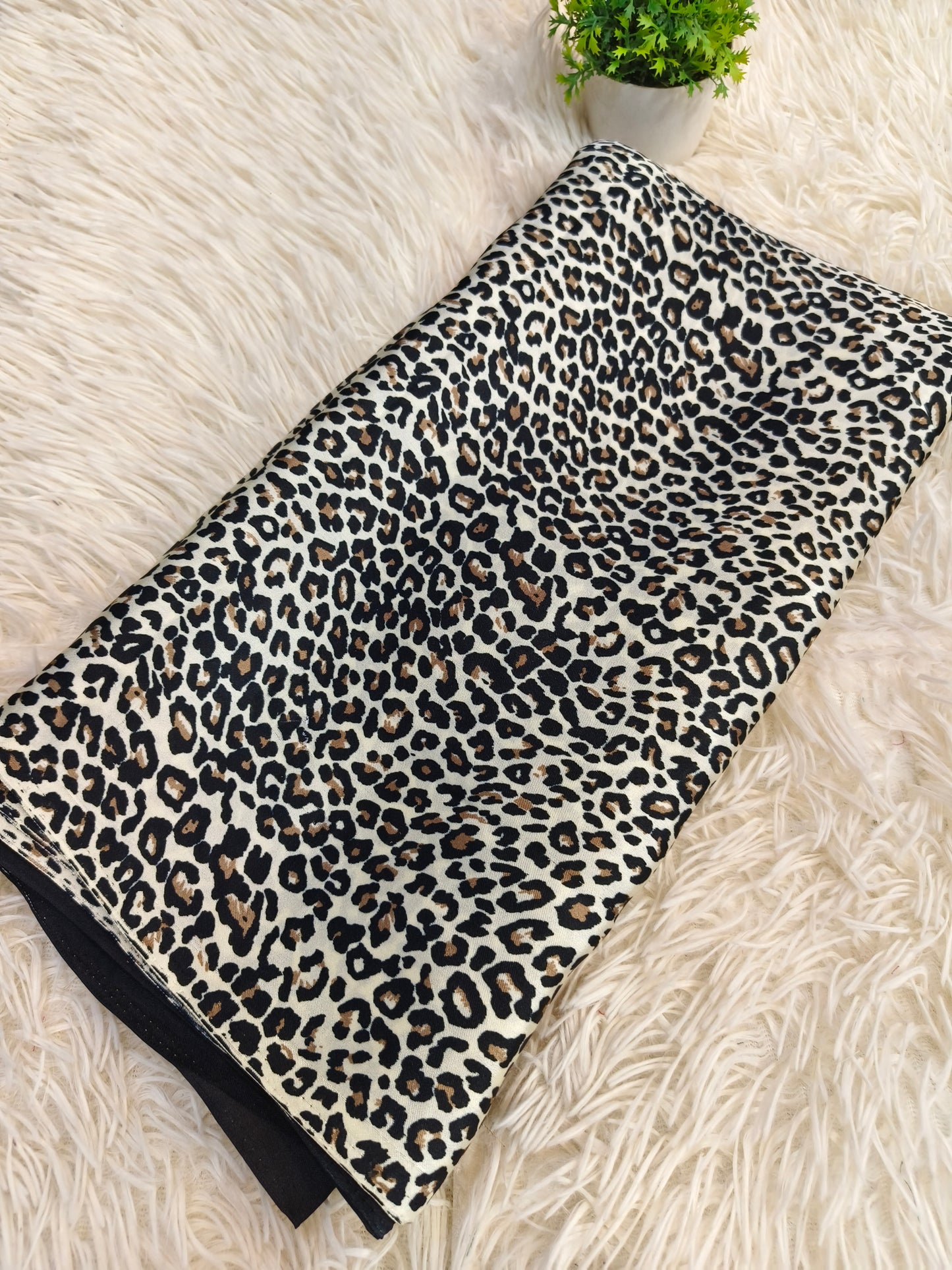 Leopard Print Elegant Retro saree